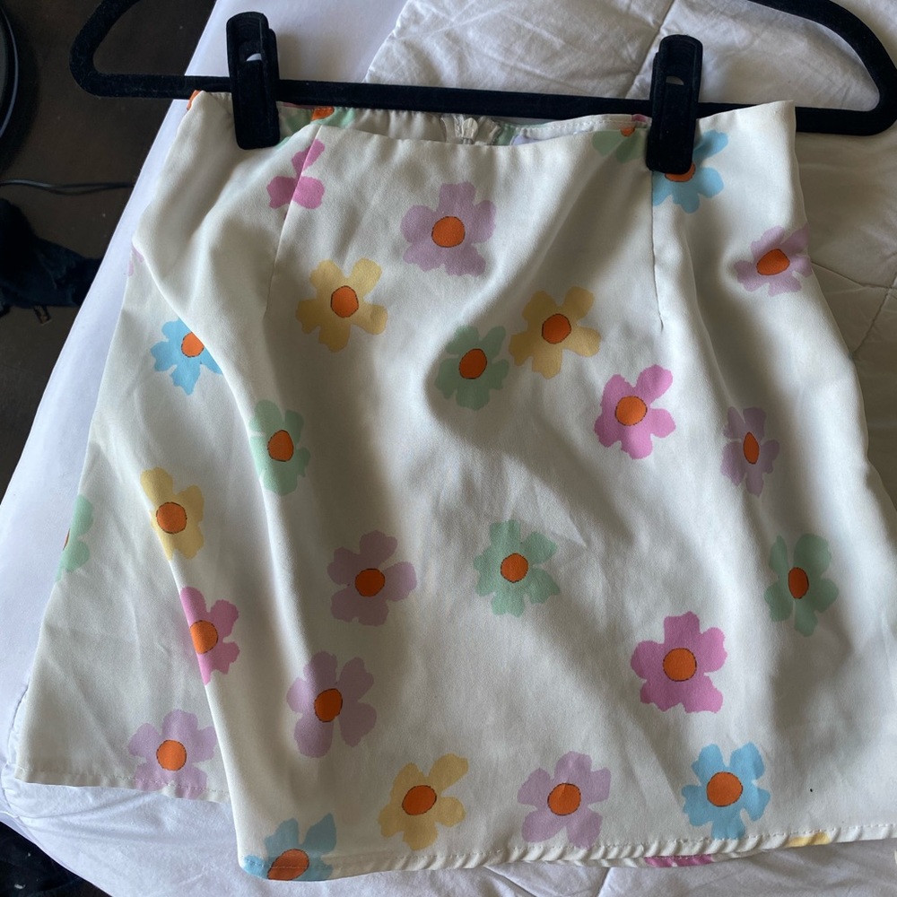 Princess Polly flower skirt